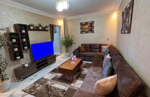 As-Sayidah Zaynab Apartment | Modern Downtown Apartment with Pet-Friendly Amenities