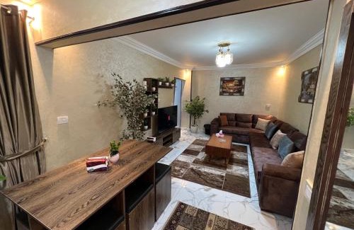 As-Sayidah Zaynab Apartment | Modern Downtown Apartment with Pet-Friendly Amenities