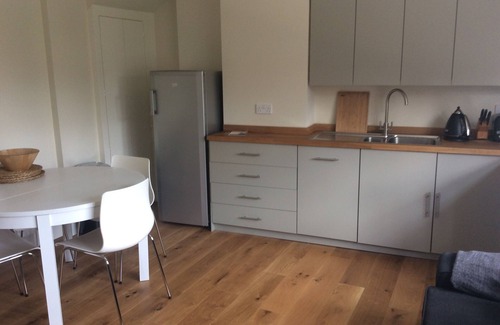 Holt Apartment | Prime Location Apartment with Pool in Holt - Rated 9.8