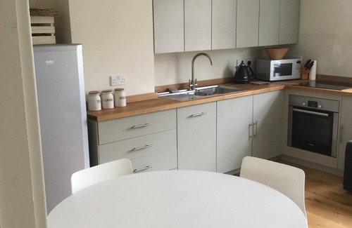 Holt Apartment | Prime Location Apartment with Pool in Holt - Rated 9.8