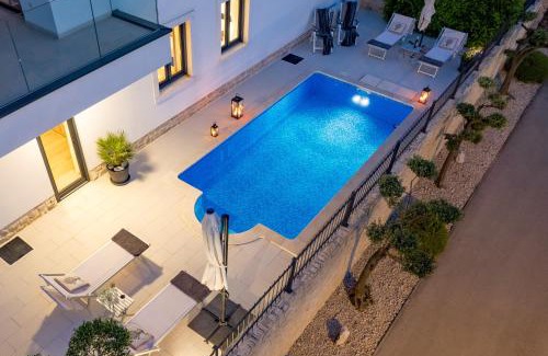 Susica Apartment | Premium Hyperion Apartment with Private Pool & Ocean Views