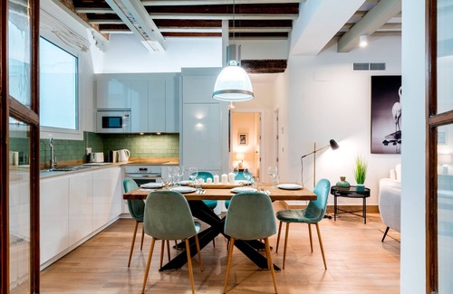 Old Town Apartment | Elegantly Designed San Antonio V Apartment in Cadiz