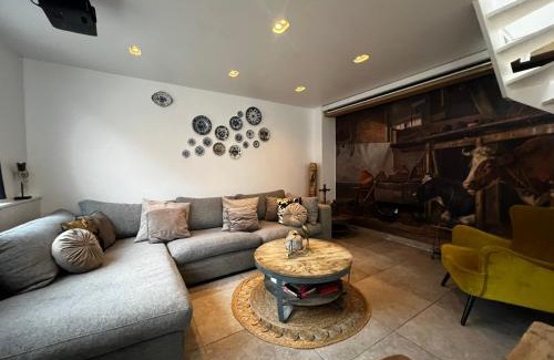 Ilpendam Apartment | Elegant Farmhouse Apartment Near Amsterdam with Great Ratings