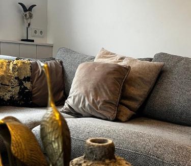 Ilpendam Apartment | Elegant Farmhouse Apartment Near Amsterdam with Great Ratings