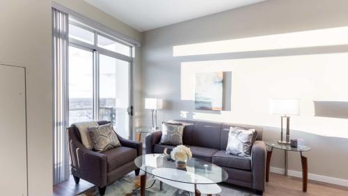Stamford Apartment | Elegant Harbor Point Apartment with Private Pool & Pet Friendly