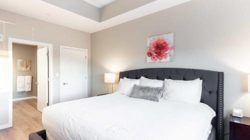 Stamford Apartment | Elegant Harbor Point Apartment with Private Pool & Pet Friendly