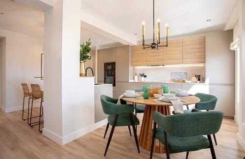 El Ejido Apartment | Elegant Apartment in Málaga Center with Spa and Breakfast