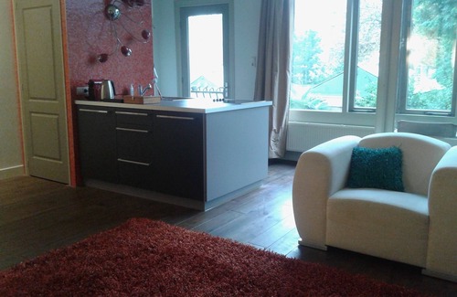 Oude Westen Apartment | Prime Apartment in Rotterdam with Pool & Breakfast Included