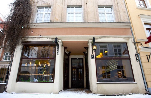 Old Town Apartment | Elegant Apartment in Old Town with Spa and Hot Tub