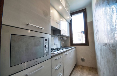 Dorsoduro Apartment | Elegant Apartment in Central Venice with Pool & Spa Access