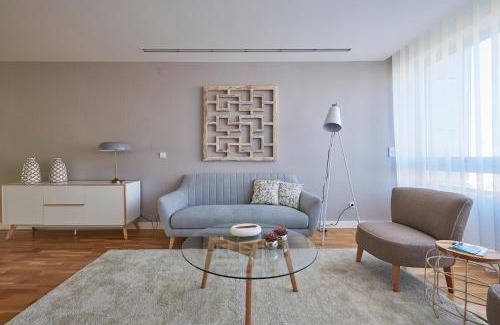 Sao Sebastiao da Pedreira Apartment | Elegant Apartment in Prime Location of Lisbon, Rated 9/10