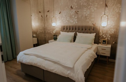 Oradea Apartment | Elegant Iosia Residence: 4-Star Hotel with Exceptional Reviews