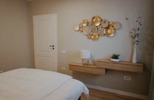 Oradea Apartment | Elegant Iosia Residence: 4-Star Hotel with Exceptional Reviews