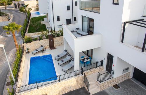 Susica Apartment | Oceanfront Luxury Apartment La Mer with Pool & 9.8/10 Rating
