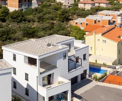 Susica Apartment | Oceanfront Luxury Apartment La Mer with Pool & 9.8/10 Rating