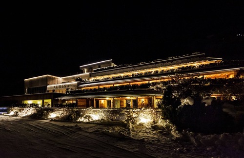 Lutago Apartment | Elegant Apartment Lodge with Spa Access & Mountain Views