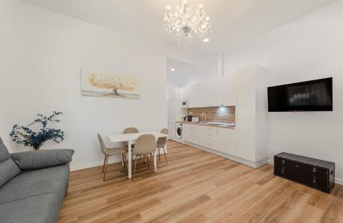 Los Remedios Apartment | Luxury Apartment Mª Luisa Park & Plaza de España