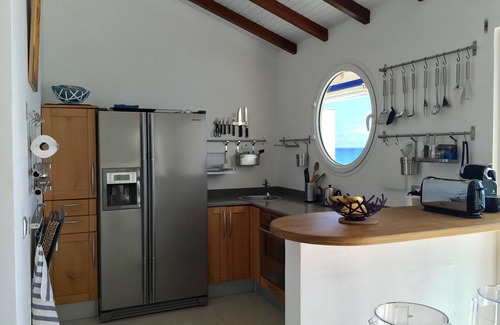 Tartane Apartment | Oceanfront Apartment with Breathtaking Views and Pool