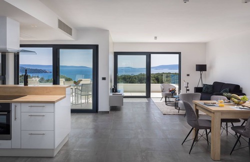 Seget Vranjica Apartment | Premier Nautica Apartment with Pool and Spa Amenities