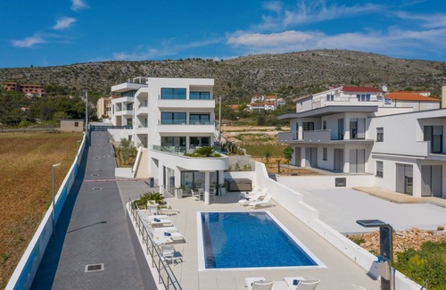 Seget Vranjica Apartment | Premier Nautica Apartment with Pool and Spa Amenities