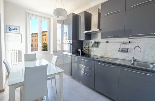 Old Town Apartment | Elegant Apartment Near Francescana with Spa and Breakfast