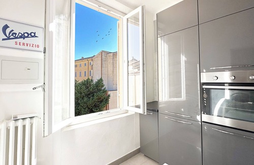 Old Town Apartment | Elegant Apartment Near Francescana with Spa and Breakfast