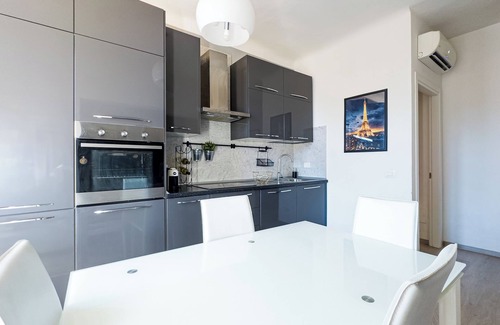 Old Town Apartment | Elegant Apartment Near Francescana with Spa and Breakfast