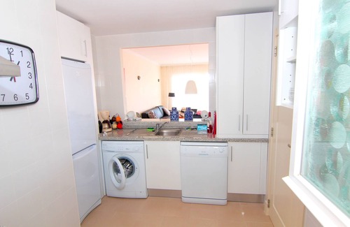 Mijas Apartment | Oceanfront Apartment in Las Palmeras with Pool & Breakfast