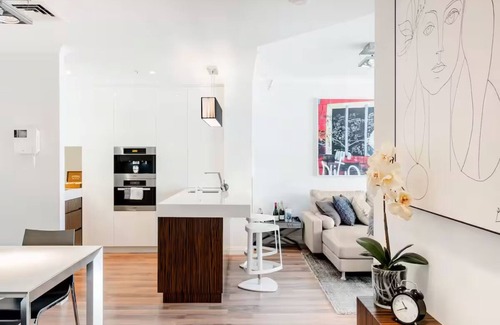 Pyrmont Apartment | Luxury Apartment Overlooking City and Darling Harbour
