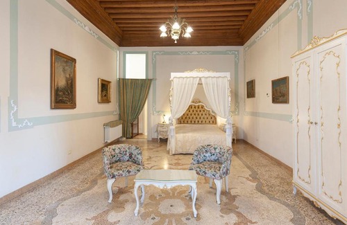 Cannaregio Apartment | Elegant Papafava Apartment in Pesaro - Rated 9.9/10