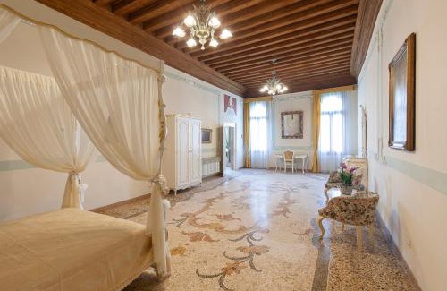 Cannaregio Apartment | Elegant Papafava Apartment in Pesaro - Rated 9.9/10
