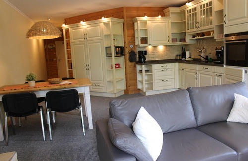 Woltersdorf Apartment | Elegant Seerose Apartment by Berliner See with Free Canoes