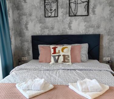 Plovdiv Apartment | Elegant Studio Apartment - Guest Rated 10/10 & Child Friendly