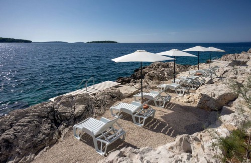 Primosten Apartment | Ocean Dream VI: Rated 10/10 with Pool and Spa Amenities