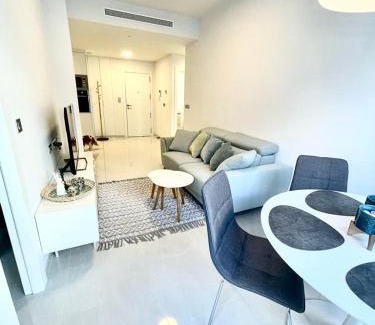 Torrevieja Apartment | Chic Apartment in Torrevieja - Guest Rated 9.9/10