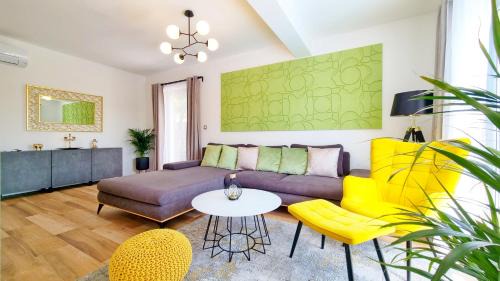 Cizici Apartment | Elegant Viktorija Apartment with Private Pool & Ocean View