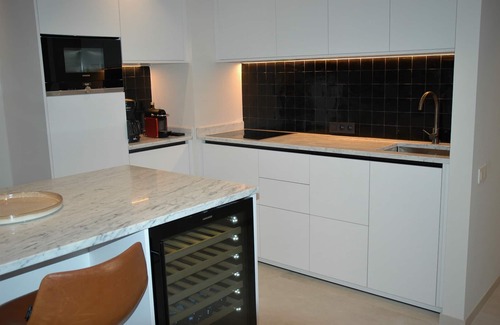 Westende Apartment | Ocean View Apartment with Spa and Hot Tub Amenities