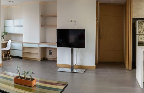 Lalinde Apartment | Elegant Apartment with Panoramic Views near Lleras Park