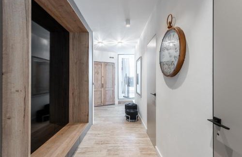 Petrska ctvrt Apartment | Elegant Apartment with Balcony & Terrace, Rated 9.6/10