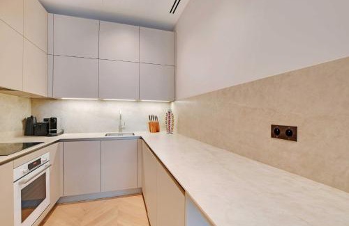Champs-Elysees Apartment | Cozy Apartment for Two in the Heart of La Seine