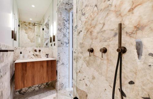 Champs-Elysees Apartment | Cozy Apartment for Two in the Heart of La Seine
