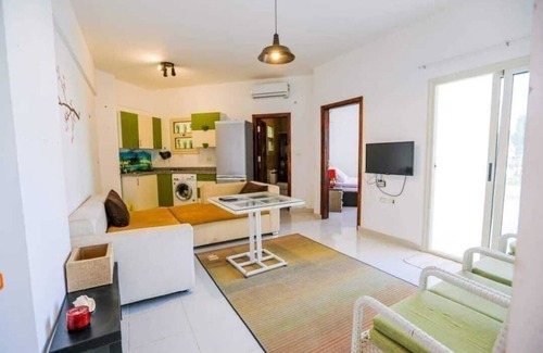 Al Ahyaa Apartment | Relax in a Private Pool Apartment with Spa and Hot Tub