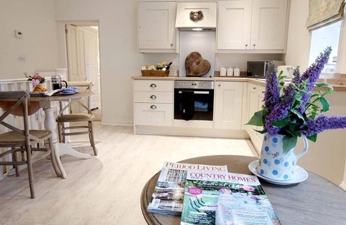 Giggleswick Apartment | Enchanting Garden View Apartment at Linton Court Coach House