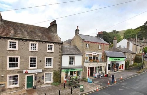 Giggleswick Apartment | Enchanting Garden View Apartment at Linton Court Coach House