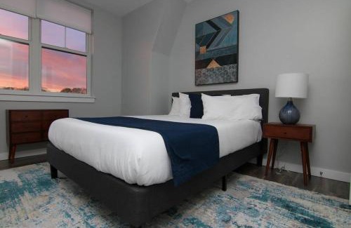 Reading Apartment | Modern Apartment with Gym, Steps from Commuter Rail