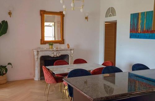 Bonneveine Apartment | Elegant Apartment with Ocean View for Family Getaways