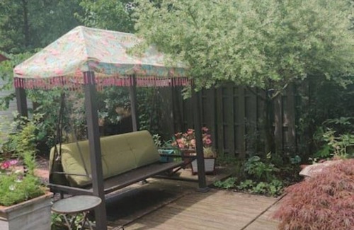 Kalamazoo Apartment | Elegant Apartment with Patio & Pet-Friendly Amenities