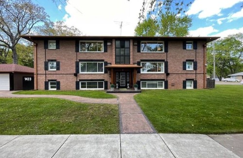 Kalamazoo Apartment | Elegant Apartment with Patio & Pet-Friendly Amenities