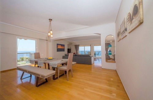 Palaio Faliro Apartment | Elegant Apartments in P.Faliro with Breakfast & Accessibility