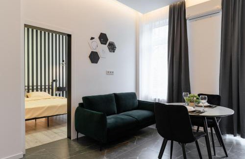 Uzhhorod Apartment | Stylish Laborca Apartments: Pet & Child Friendly Retreat